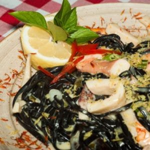 Linguini Nero Con Frutti Di Mare