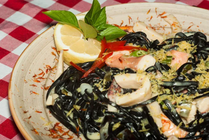 Linguini Nero Con Frutti Di Mare